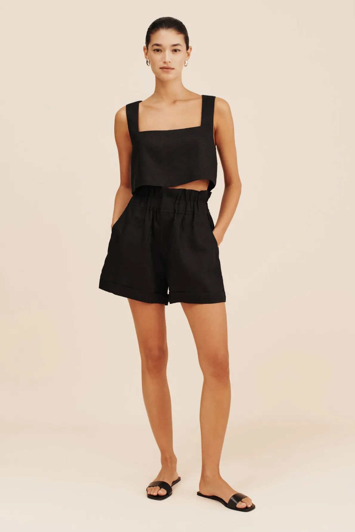DUCKY SHORT - BLACK